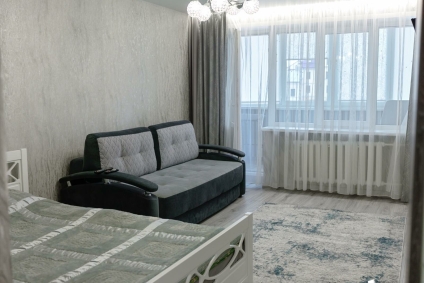 150 рублей за 4 человек в сутки, в выходные и праздничные дни цена меняется от количества проживающих